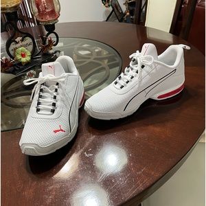 - - - - Puma Casual sneakers runner spots Mens, size 12 white.  Training s…